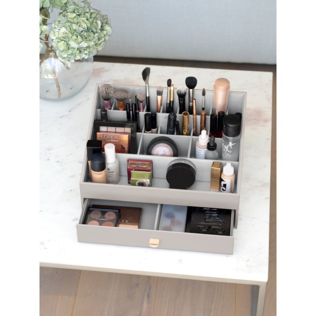 Organizator MAKEUP bej