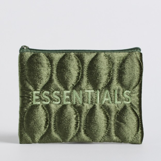 Косметический набор ESSENTIALS