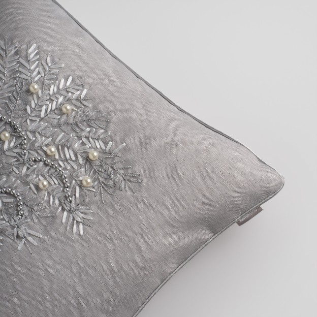 Fata de perna ARVORES