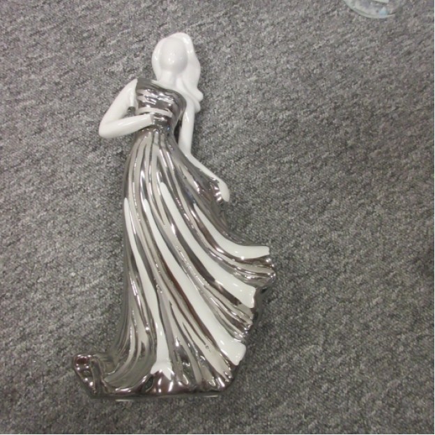 Figurina ceramica UOMA